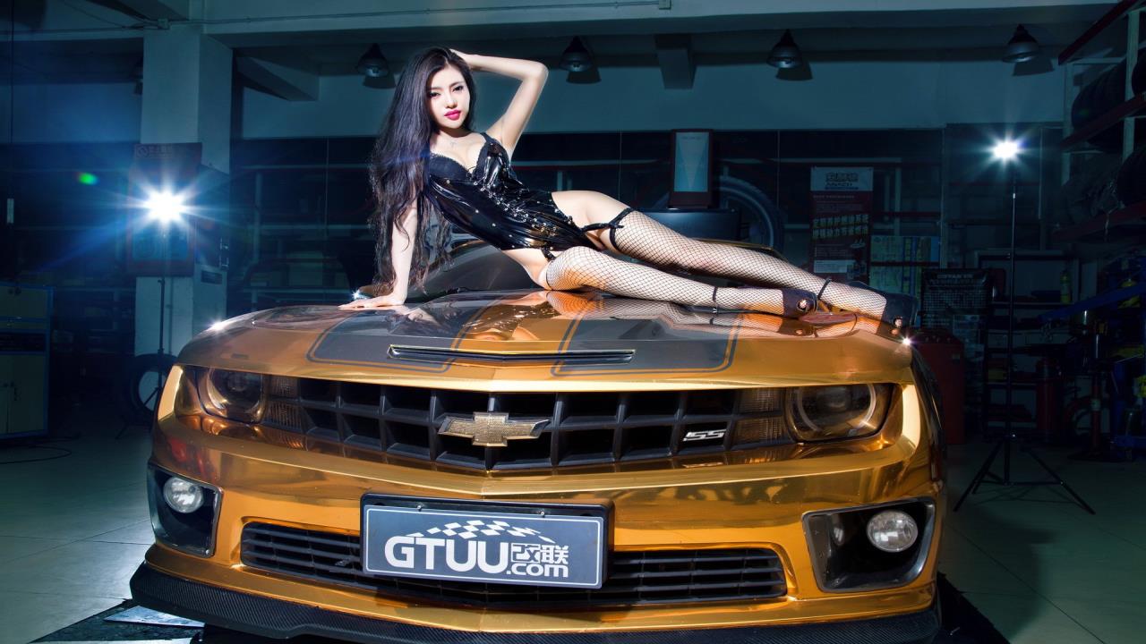 男日美女软件:  满足你对日式美少女的各种幻想