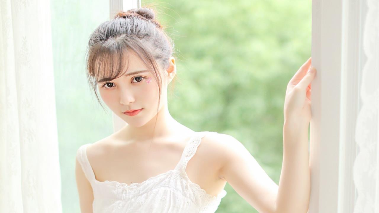 五月婷婷伊人:  时尚潮流的引领者